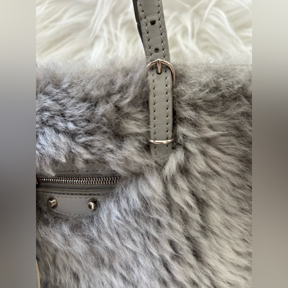 Balenciaga Papier in Mouton & Leather
With dust bag, original strap crossbody - Picture 7 of 16